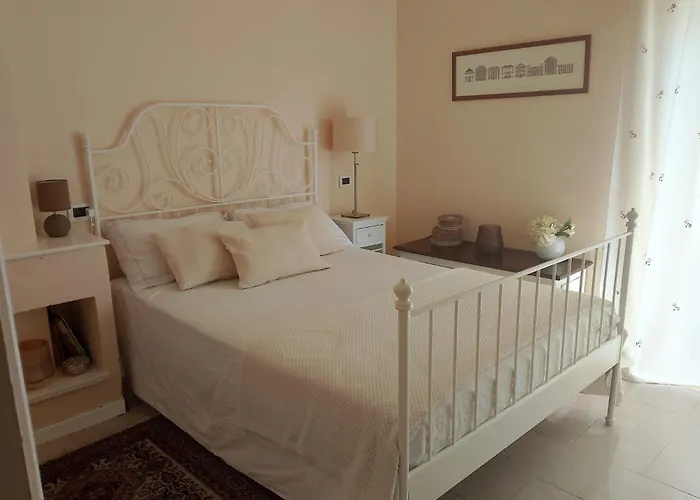 A Due Passi Dal Mare * Janov